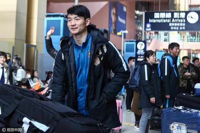 主演新剧《肯尼迪》聚焦著名政治家族 2 堪比时装周!
