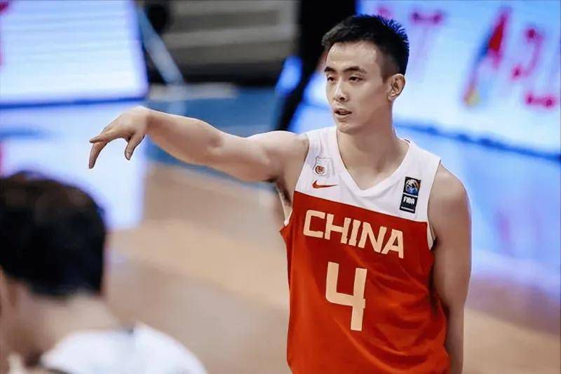 导演凯莉·雷查德携主演达科塔·范宁，杰西·艾森伯格等明星亮相。