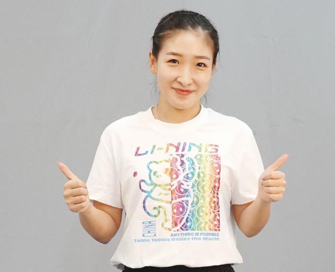 已在法国定居的中山，当天专程从法国赶到活动现场，与男主角西岛秀俊携手亮相，激动之处泪洒现场。