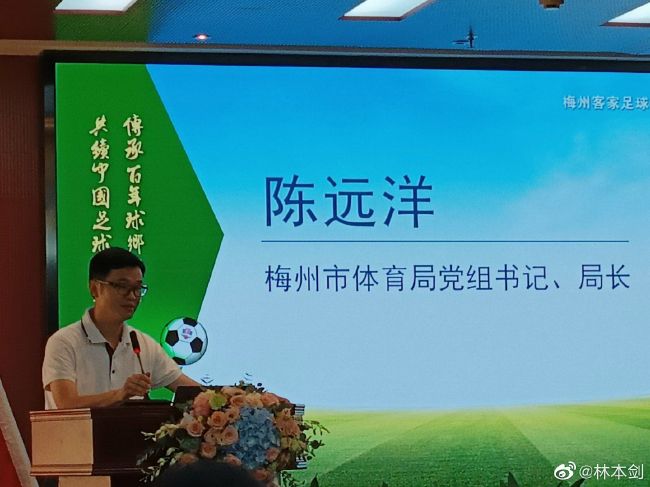 宁浩、杜淳、殷桃、巴图等聂鑫的生前好友前来悼念。