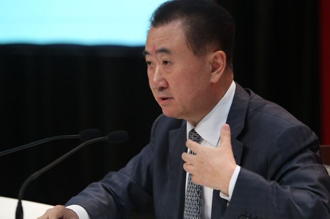 扮演主人公青岛俊作警官的织田裕二 《搜查部队》曝预告海报 严泰雄玩手枪表情微妙 2011-10-04 据韩国媒体报道，动作电影《特殊搜查部队》日前公布了预告海报，曝光了搜查部队中的各个重要角色。