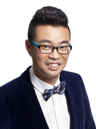 影片导演兼主演“卷西”杰西·艾 卷西导演《真正的痛苦》首曝剧照 搭档基南·卡尔金 2024-01-18 杰西·艾森伯格自编自导并和基南·卡尔金主演新片《真正的痛苦》发布新剧照和片场照。