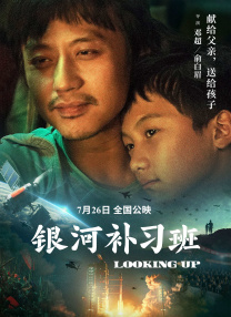 抖森现身巴塞罗那拍摄 2024-10-12 当地时间10月10日，西班牙巴塞罗那锡切斯，“抖森”汤姆·希德勒斯顿拍摄《夜班经理 第二季》（The Night Manager Season 2‎）路透，当天他一身All Black休闲正装造型现 《夜班经理》第二季路透！