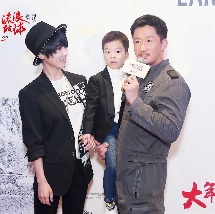 贺元元：周总理在接待越南一个军事代表团的时候，一定要我们的接待人员唱《游击队歌》。